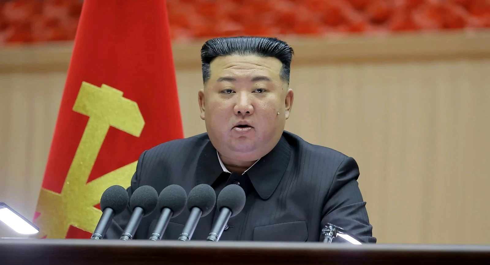 mystirio-me-ton-kim-giongk-oun-anepivevaiota-senaria-gia-egkefaliki-aimorragia-kai-espefsmeni-nosile.webp