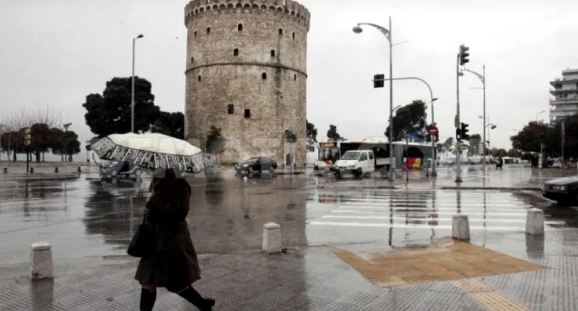 o-kairos-simera-sti-thessaloniki-parodikes-vroches-kai-veltiosi-apo-to-mesimeri-1791950868-1835.webp