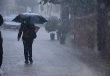 η Οκτωβρίου: Πού βρέχει στις παρελάσεις