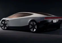 Ο επικεφαλής της Ferrari αποθέωσε την τεχνολογία του Tesla Roadster