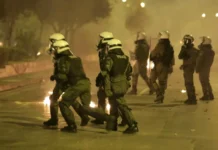 Θεσσαλονίκη: Πετροπόλεμος κατά των ΜΑΤ και χρήση χημικών στο κέντρο της πόλης