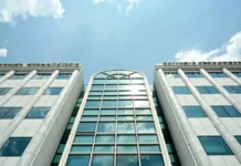 Χρηματιστήρια υπό πίεση: Ήπια πτώση στην Αθήνα, νευρικότητα στην